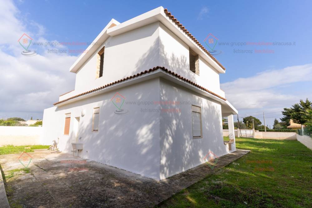 casa indipendente in vendita a Siracusa in zona Fontane Bianche