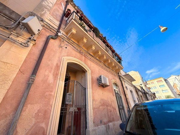 casa indipendente in vendita a Siracusa in zona Borgata