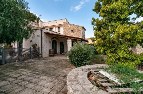 casa indipendente in vendita a Siracusa in zona Belvedere