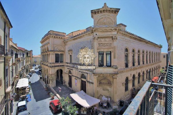 appartamento in vendita a Siracusa in zona Isola Ortigia