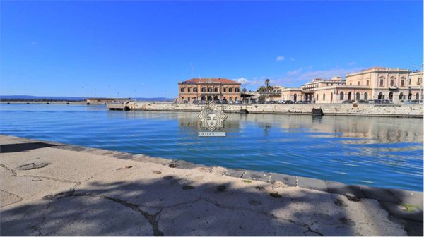 negozio in vendita a Siracusa in zona Isola Ortigia