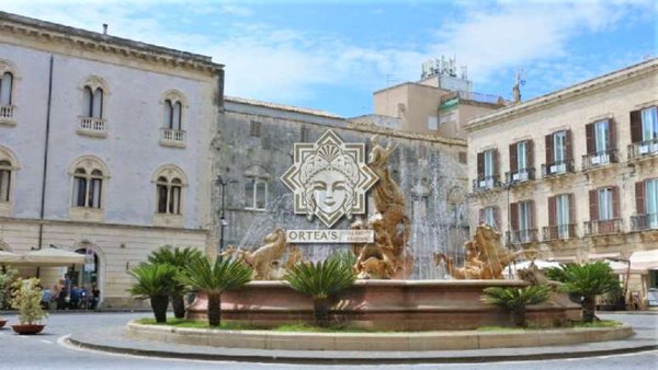 negozio in vendita a Siracusa in zona Isola Ortigia