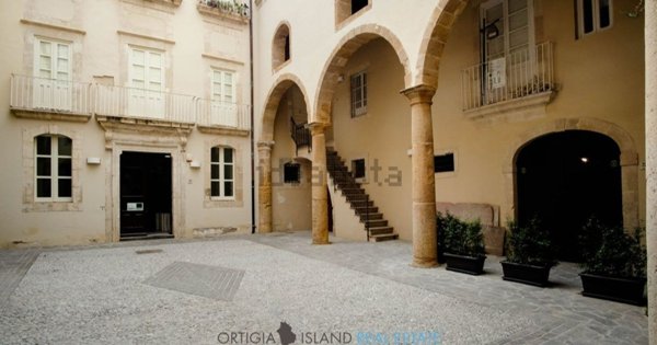 appartamento in vendita a Siracusa in zona Isola Ortigia