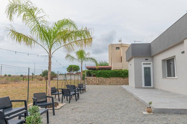 locale commerciale in vendita a Siracusa in zona Isola / Plemmirio