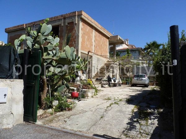 casa indipendente in vendita a Siracusa in zona Fontane Bianche