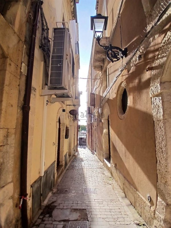 locale commerciale in vendita a Siracusa in zona Isola Ortigia