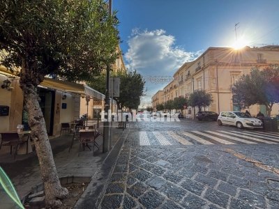 locale commerciale in vendita a Siracusa in zona Centro Città