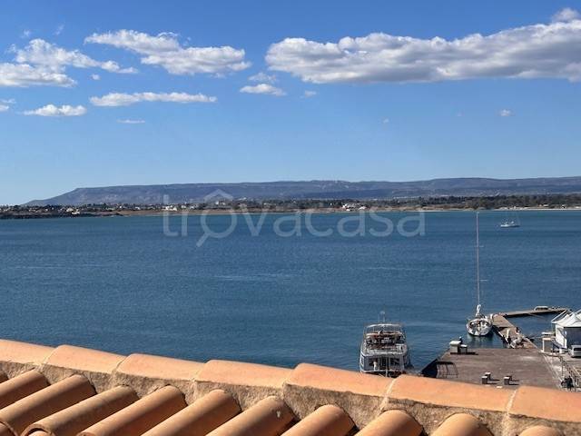 appartamento in vendita a Siracusa in zona Isola Ortigia
