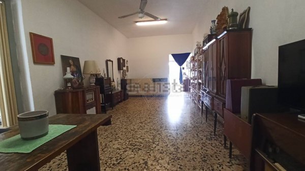 locale commerciale in vendita a Siracusa in zona Grottasanta