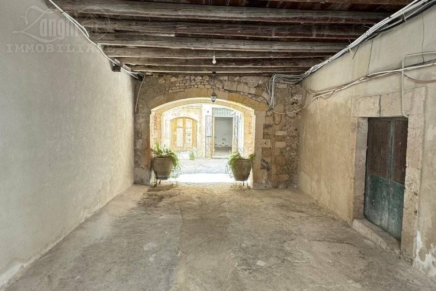 casa indipendente in vendita a Siracusa in zona Isola Ortigia