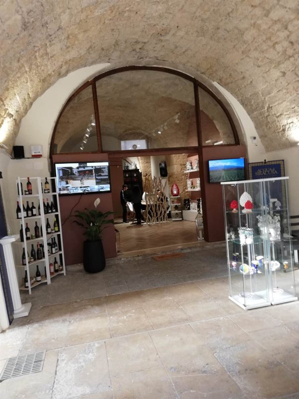 negozio in vendita a Siracusa in zona Isola Ortigia