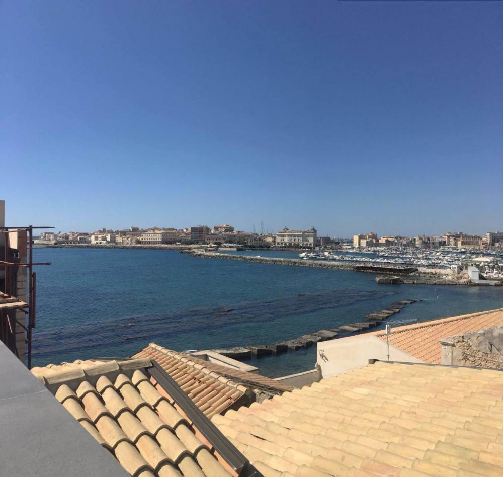 casa indipendente in vendita a Siracusa in zona Isola Ortigia