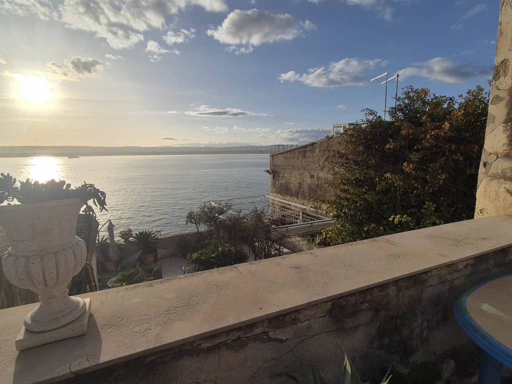 appartamento in vendita a Siracusa in zona Isola Ortigia