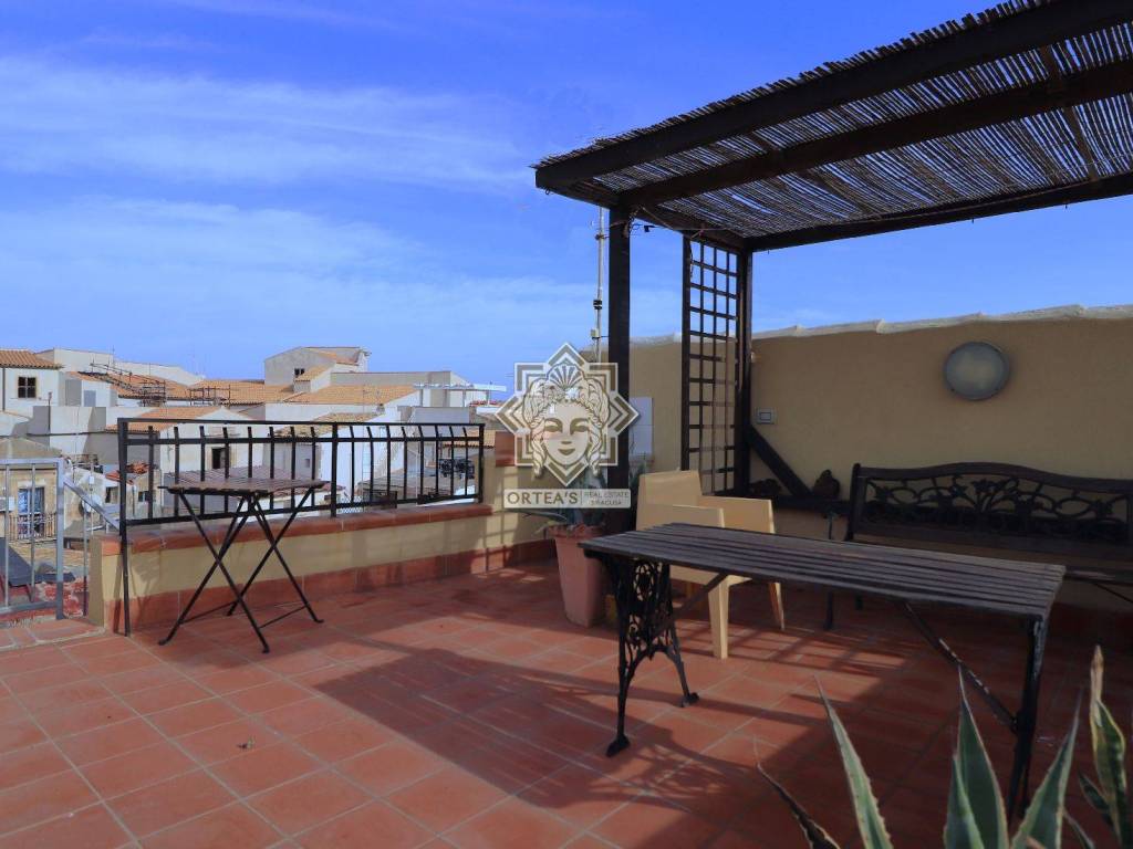 intera palazzina in vendita a Siracusa in zona Isola Ortigia