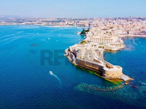 negozio in vendita a Siracusa in zona Isola Ortigia
