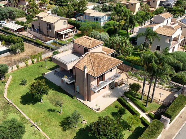 casa indipendente in vendita a Siracusa in zona Belvedere
