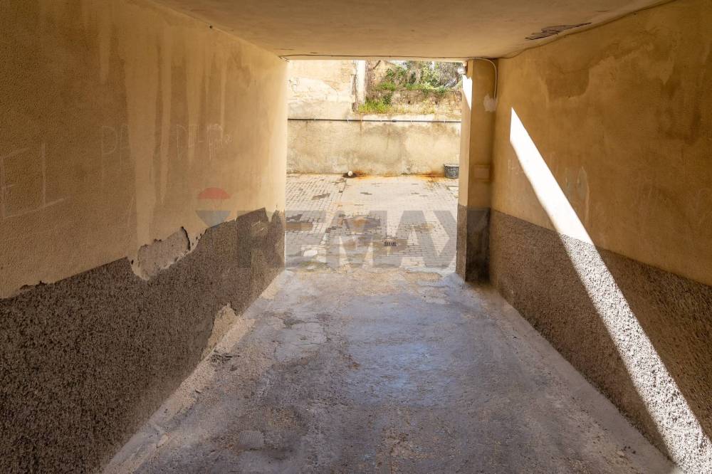 locale di sgombero in vendita a Siracusa in zona Borgata