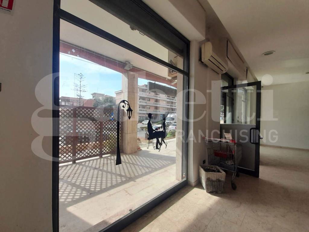 negozio in vendita a Siracusa in zona Belvedere