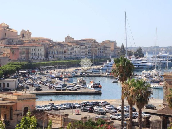 appartamento in vendita a Siracusa in zona Isola Ortigia