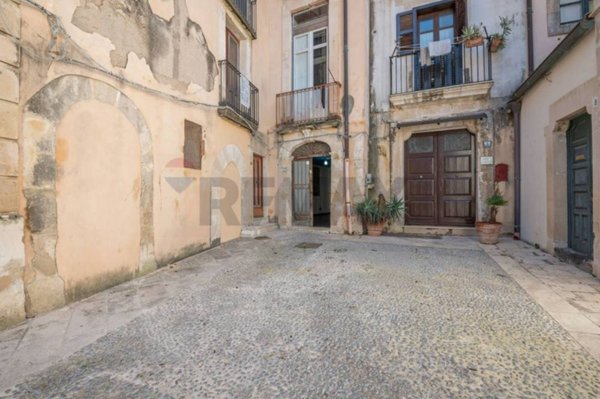 casa indipendente in vendita a Siracusa in zona Isola Ortigia