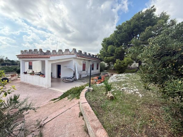 casa indipendente in vendita a Siracusa in zona Belvedere