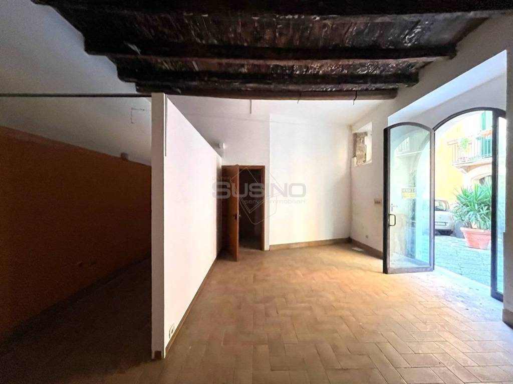 negozio in vendita a Siracusa in zona Isola Ortigia