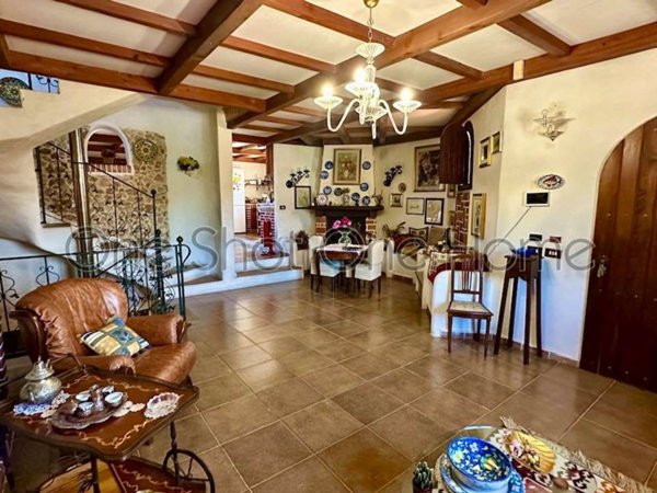 casa indipendente in vendita a Siracusa in zona Ognina