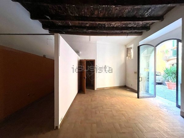 locale commerciale in vendita a Siracusa in zona Isola Ortigia