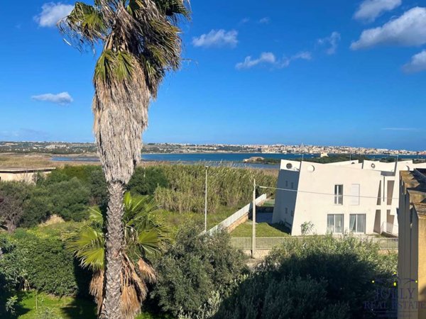 casa indipendente in vendita a Siracusa in zona Isola Ortigia