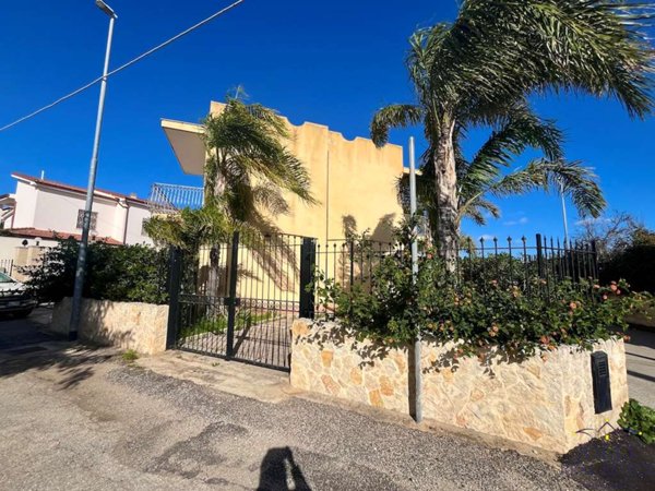 casa indipendente in vendita a Siracusa in zona Isola Ortigia