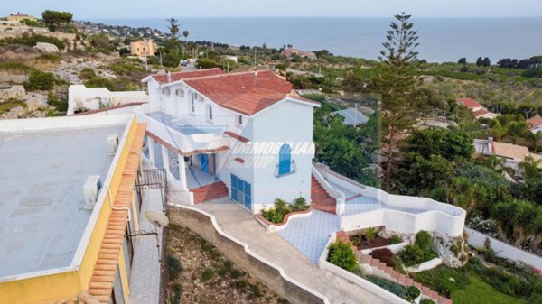casa indipendente in vendita a Siracusa in zona Centro Città