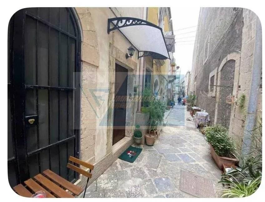casa indipendente in vendita a Siracusa in zona Centro Città