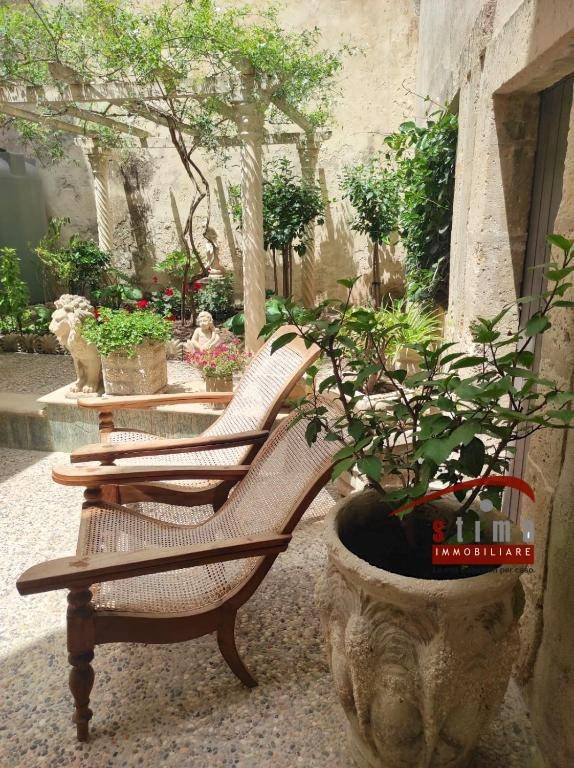 appartamento in vendita a Siracusa in zona Isola Ortigia