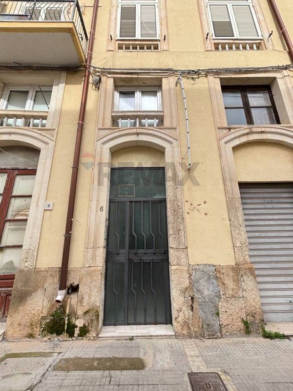 locale commerciale in vendita a Siracusa in zona Borgata