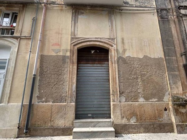 negozio in vendita a Siracusa in zona Borgata