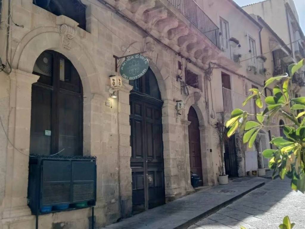 negozio in vendita a Siracusa in zona Isola Ortigia