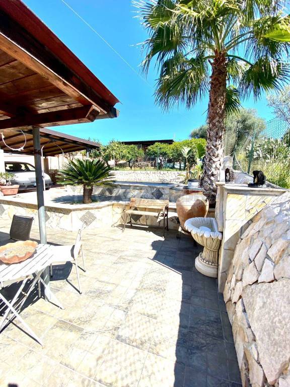 casa indipendente in vendita a Siracusa in zona Belvedere