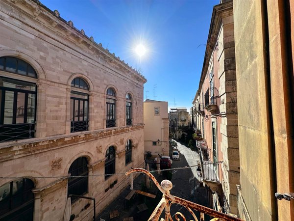 appartamento in vendita a Siracusa in zona Isola Ortigia