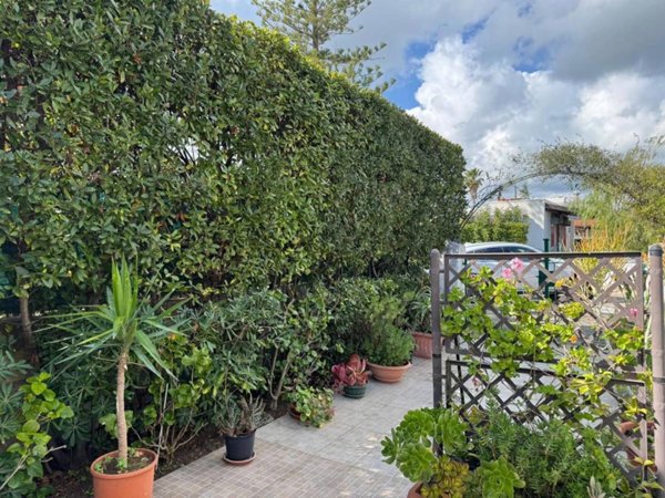 casa indipendente in vendita a Siracusa in zona Fontane Bianche