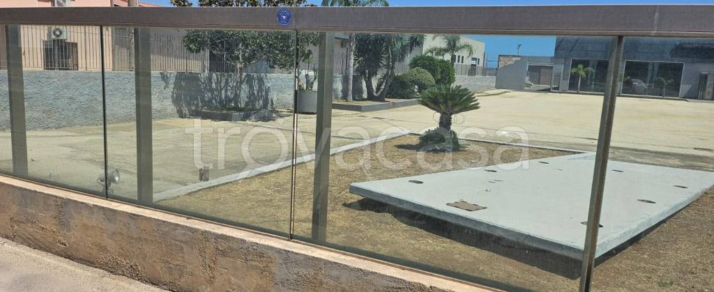 locale commerciale in vendita a Siracusa in zona Targia