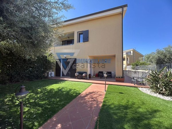 casa indipendente in vendita a Siracusa in zona Scala Greca