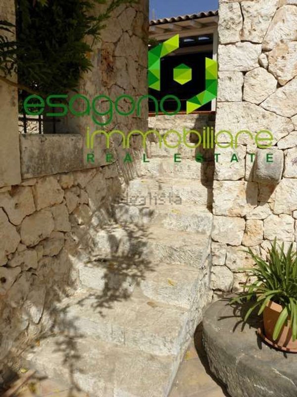 casa indipendente in vendita a Siracusa in zona Fontane Bianche