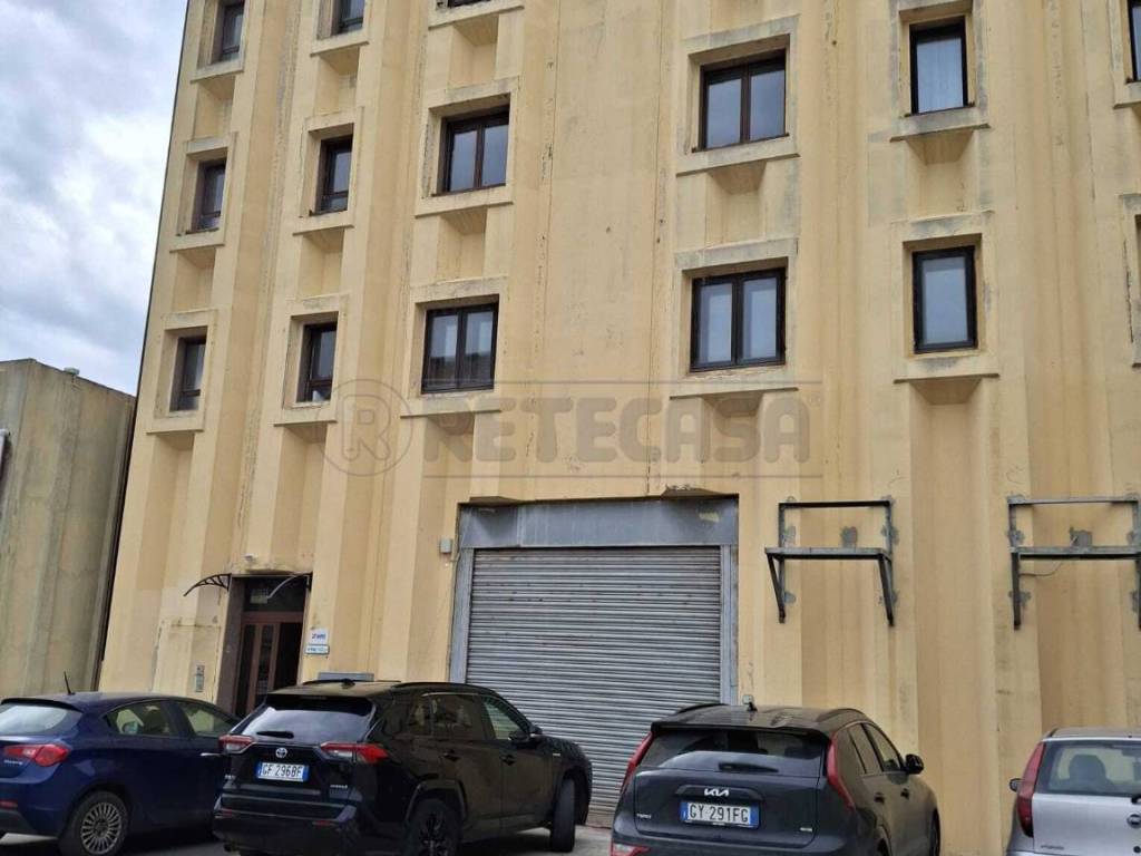 negozio in vendita a Siracusa in zona Epipoli