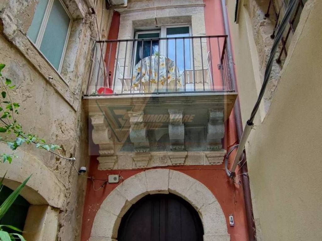 intera palazzina in vendita a Siracusa in zona Isola Ortigia