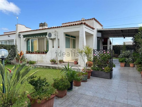 casa indipendente in vendita a Siracusa in zona Fontane Bianche