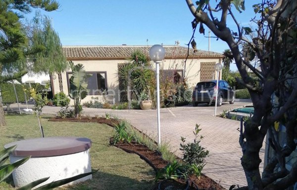 casa indipendente in vendita a Siracusa in zona Fontane Bianche