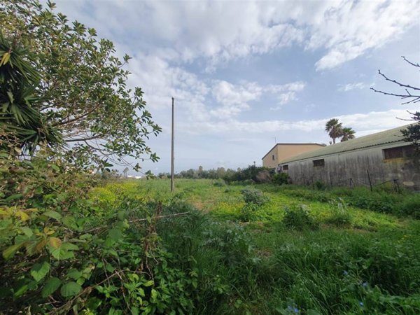 locale commerciale in vendita a Siracusa in zona Isola / Plemmirio