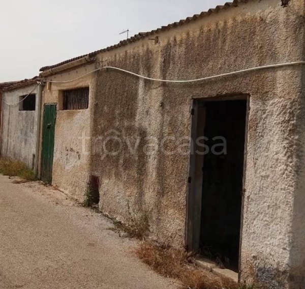 locale commerciale in vendita a Siracusa in zona Isola / Plemmirio