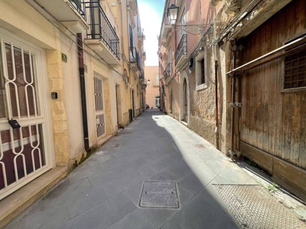 casa indipendente in vendita a Siracusa in zona Isola Ortigia