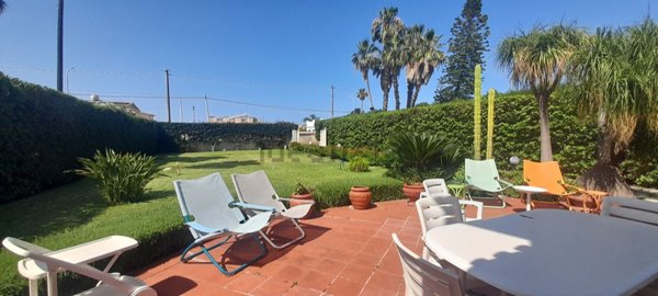 casa indipendente in vendita a Siracusa in zona Arenella